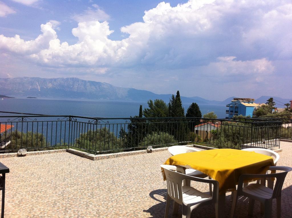Georgia Hotel Nikiana Buitenkant foto